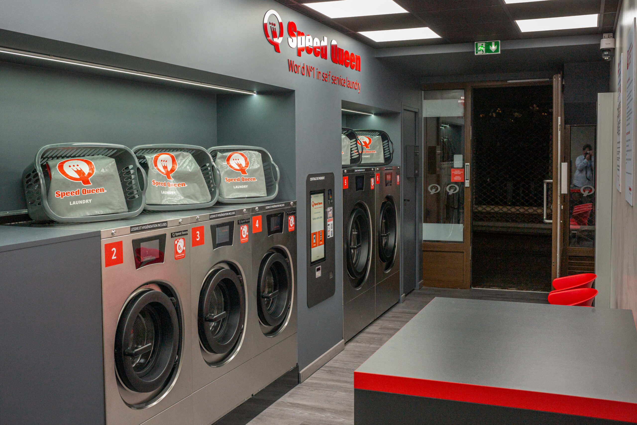 You are currently viewing Laverie Suresnes – Speed Queen